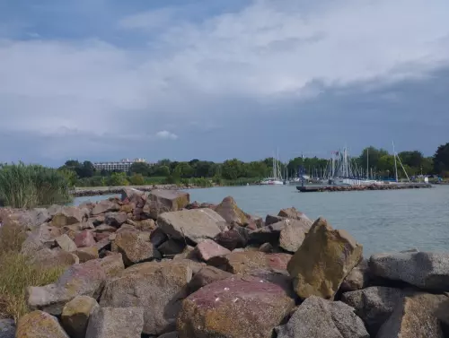 Balatonmáriafürdői mólók horgászhely képe – Balatonmáriafürdő