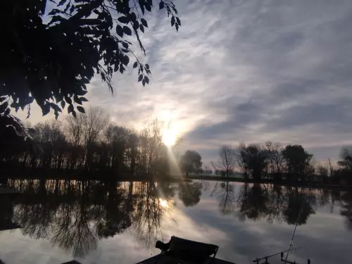 Horgászhely: Osli Tópark